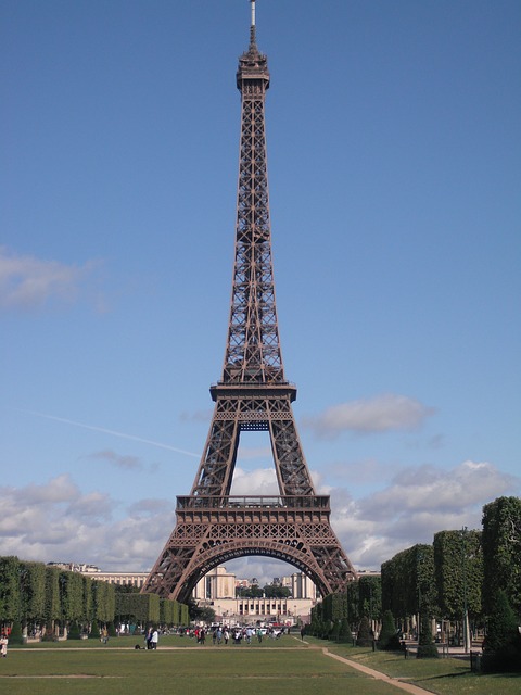 View of The Eifel Tower Paris looking towards Les Jardins du Trocadéro 
