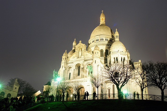Sacré Coeur de Montmartre illuminated against the night sky