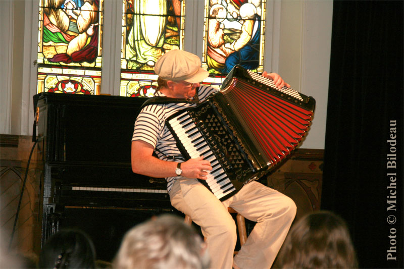 The accordionist Mario Bruneau
