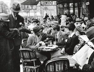 1925 patrons of a street café