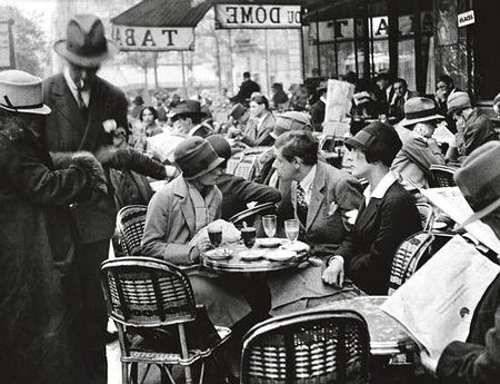 lefrancophile 1925 clients d'un café de rue
