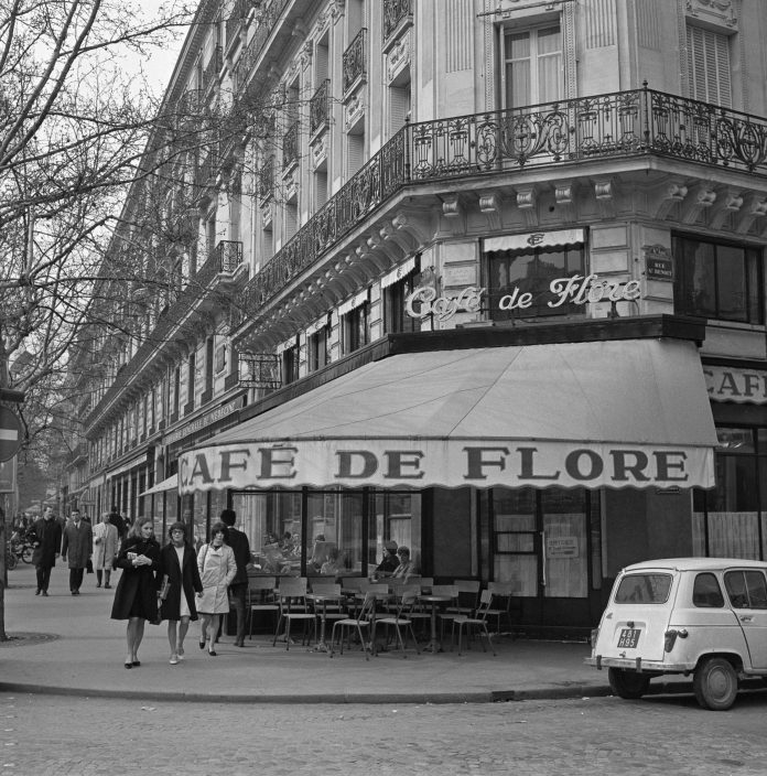 Café de Flore à Saint Germain des Prés 1965