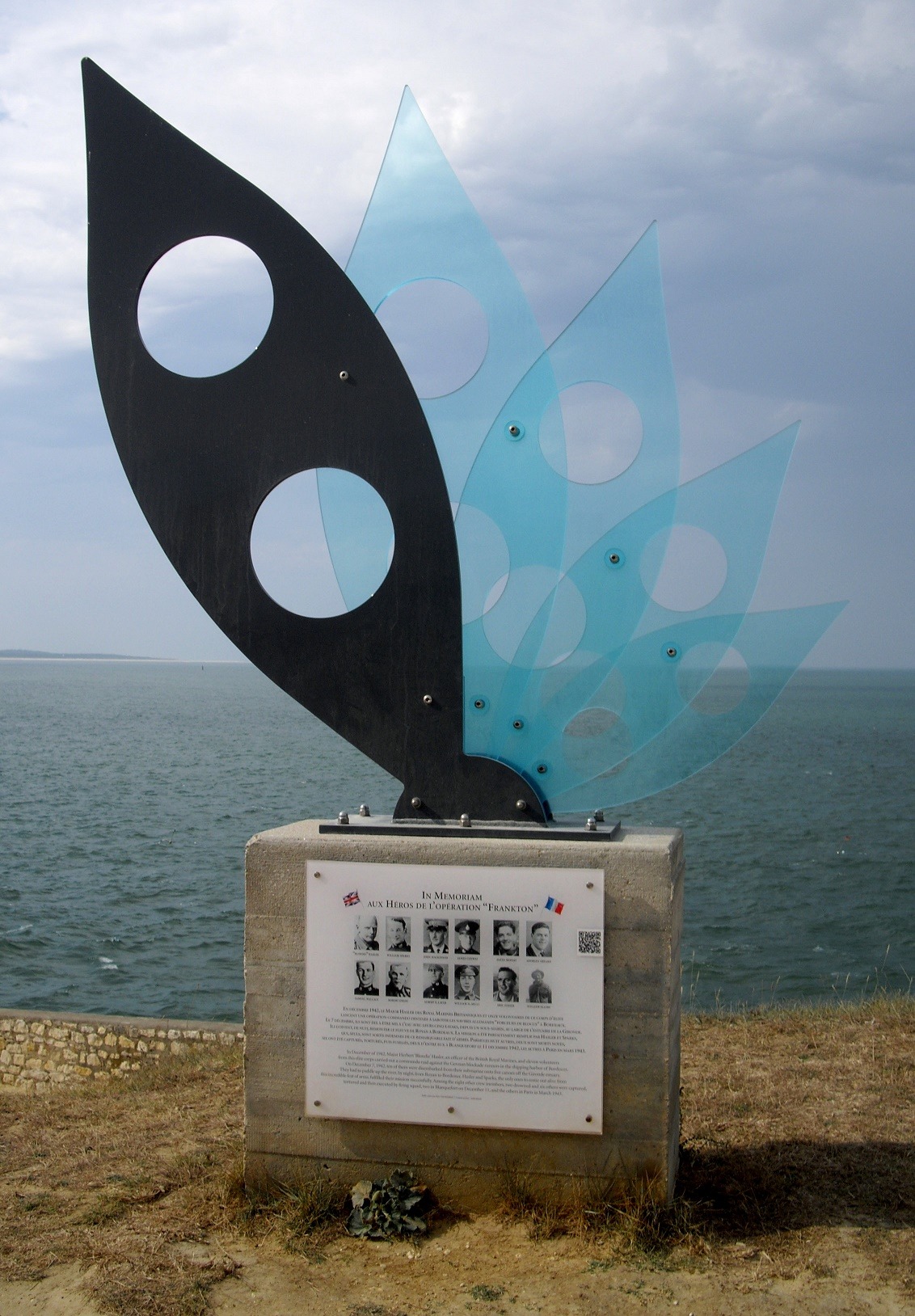 A fan of canoe shapes representing the kayaks of the cockleshell heroes on a commemorative stone column,